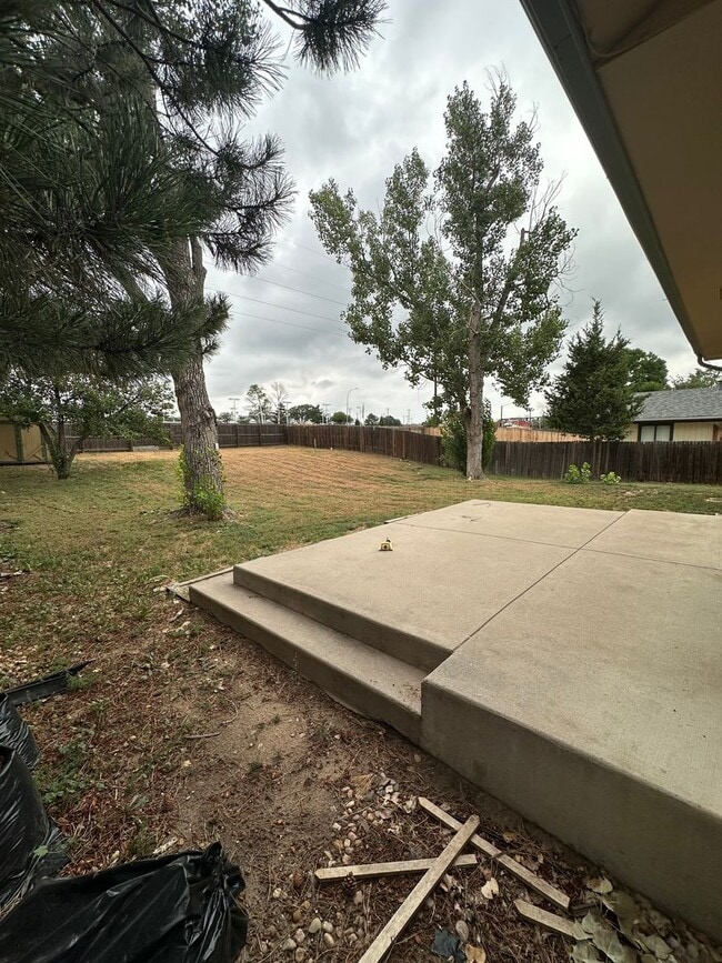 Building Photo - Fantastic 4 bdrm home avail NOW