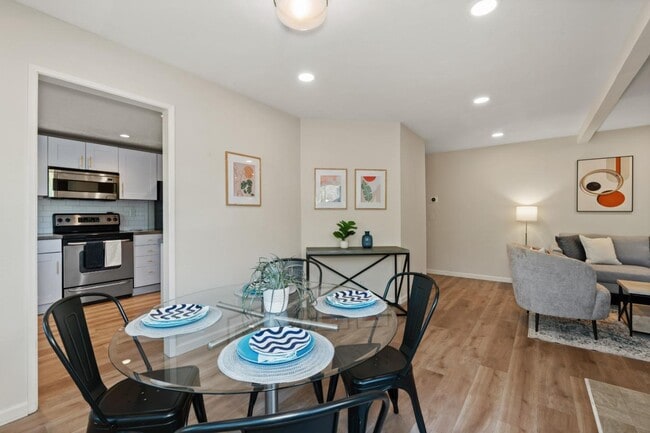 Building Photo - 1545 Camden Village Cir