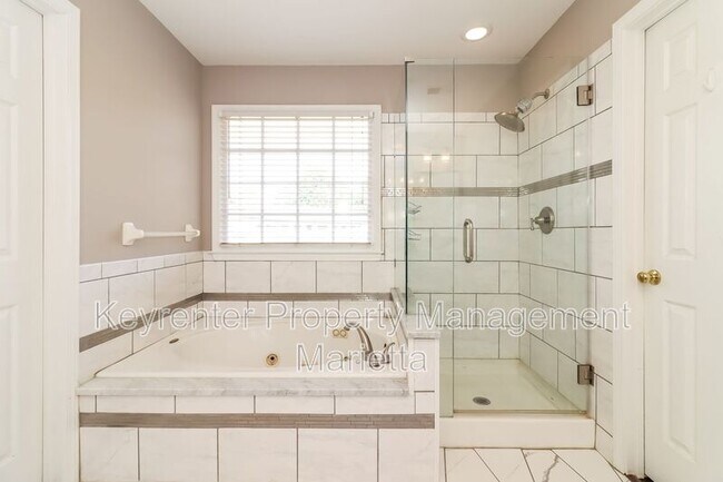 Building Photo - 2311 Parkside Walk