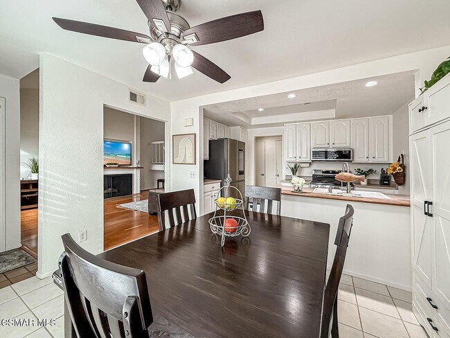 Building Photo - 560 Chapala Dr