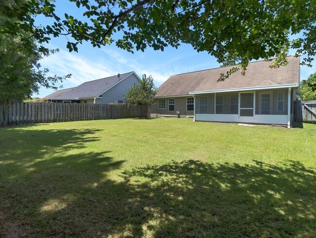 Building Photo - 3 Bed/2 Bath Home in Main Street!