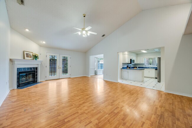 Building Photo - 2803 MacGregor Ln