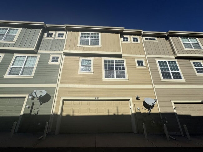 Building Photo - 631 Hanging Rock Pl