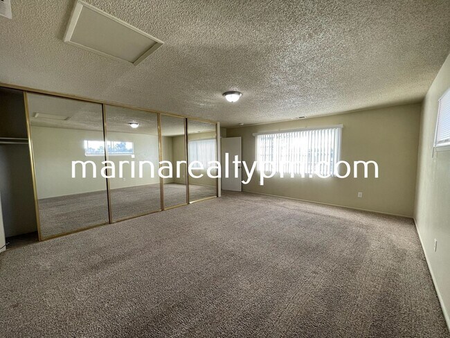 Building Photo - 4 Bedroom 2 Bath Single Family Home