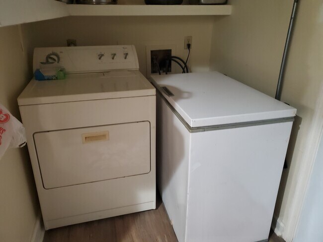 Building Photo - 8423 Tuxford