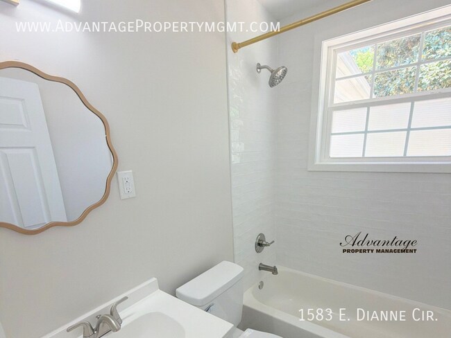 Building Photo - 1583 E Dianne Cir