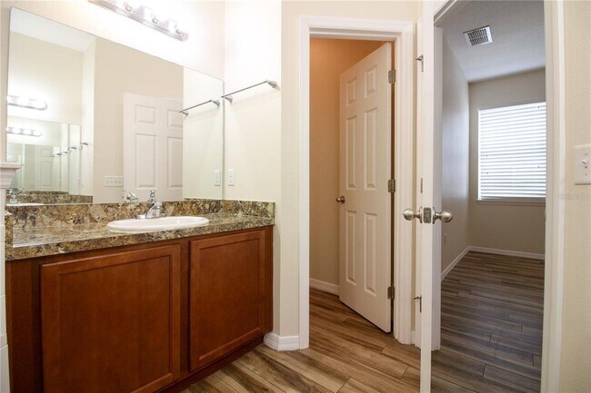 Building Photo - 811 Krenson Woods Ln