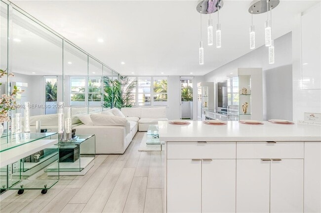 Building Photo - 100 Lincoln Rd