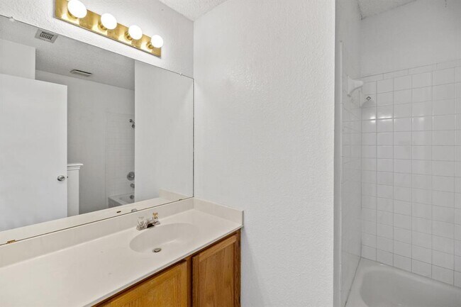Building Photo - 8703 Cretys Cove