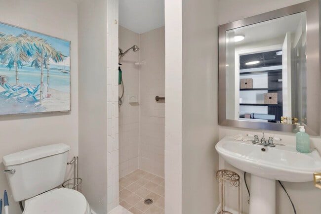 Building Photo - 1679 Tampa Rd