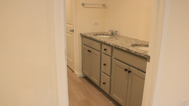 Building Photo - 2767 Lawlor Ln