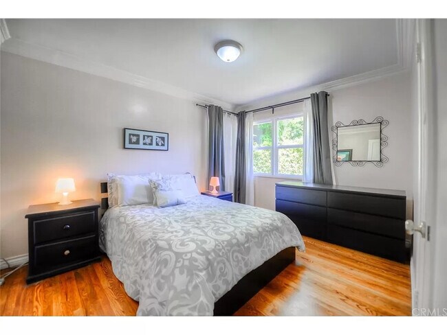 Building Photo - 2821 Greenfield Ave