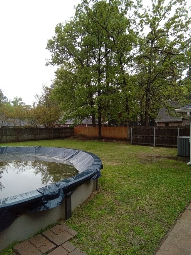 Building Photo - ****Woodlake South****MUST SEE**