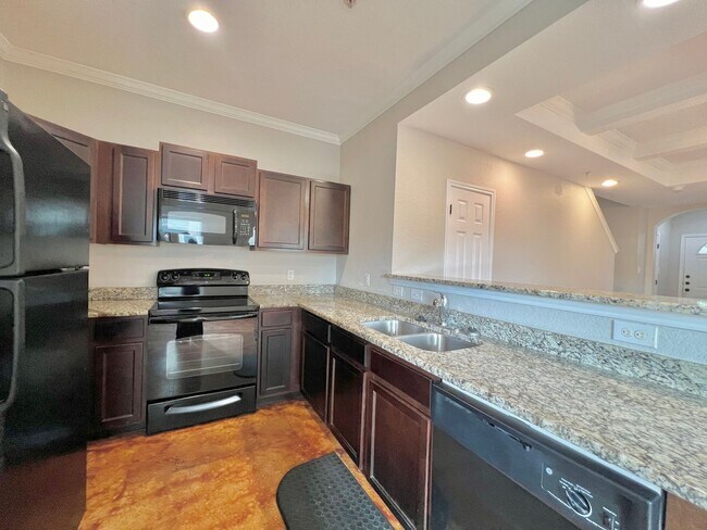 Building Photo - 3 bed 2.5 bath conner townhome $1,345
