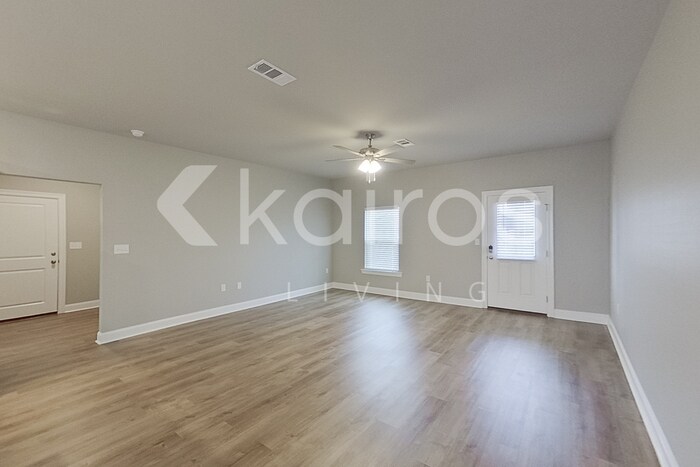Building Photo - 13784 Willowmore Dr