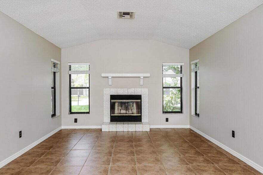 Building Photo - 1001 Pond Apple Ct