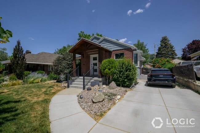 Building Photo - Beautiful Home in Salt Lake!