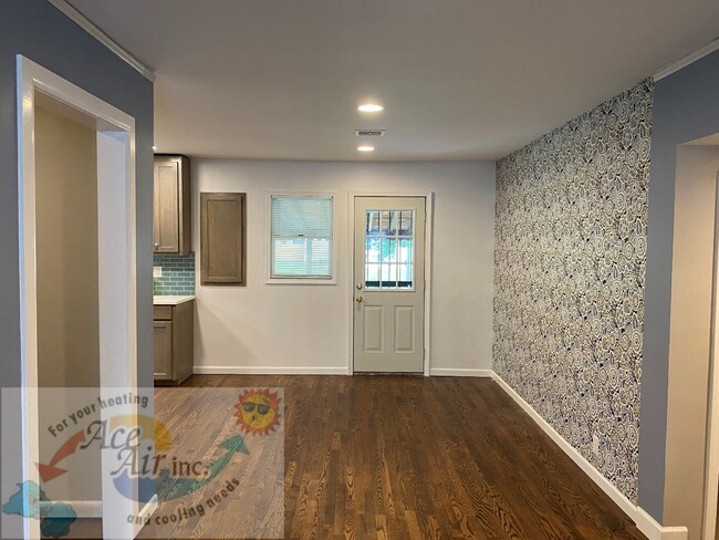 Building Photo - 5530 S Newport Ave