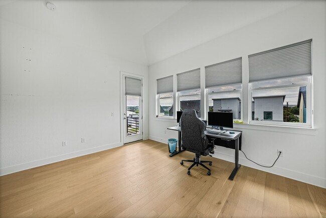 Building Photo - 6228 Toscana Ave