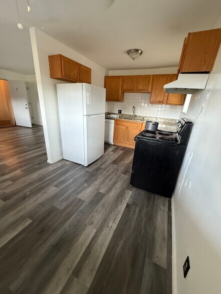 Building Photo - 211 S Brentwood St