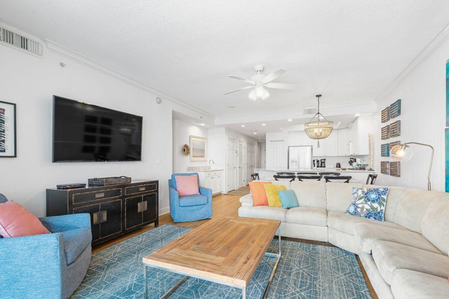 Building Photo - 365 E Beach Blvd