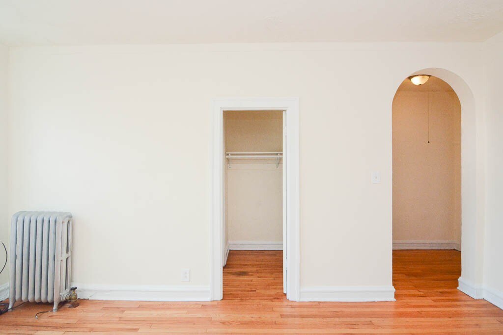 Building Photo - 2704 N Sawyer Ave