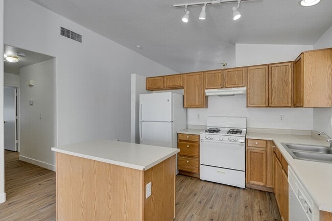 Building Photo - Charming Single-Story in Silverado Ranch!