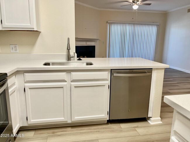 Building Photo - 16013 S Desert Foothills Pkwy