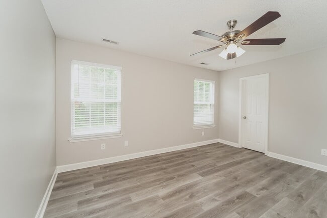 Building Photo - 9139 Simonton Dr