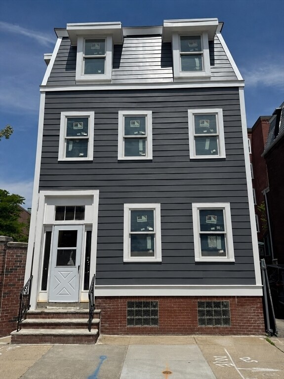 Building Photo - 656 E 5th St