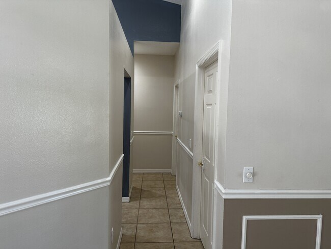 Building Photo - 5891 Trumpet St