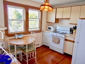 Building Photo - 24 John St