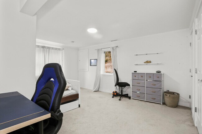 Building Photo - 6 Meadowbank Rd