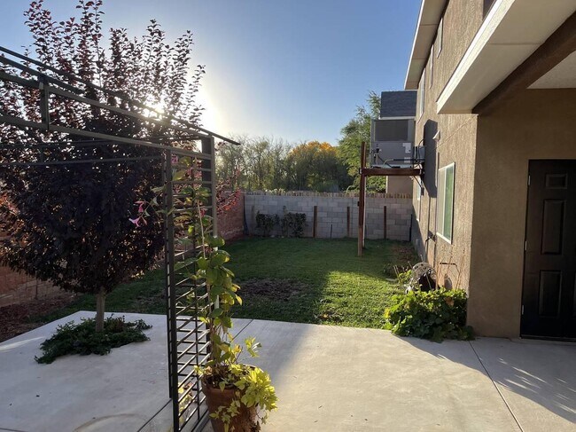 Building Photo - 220 Roehl Rd NW