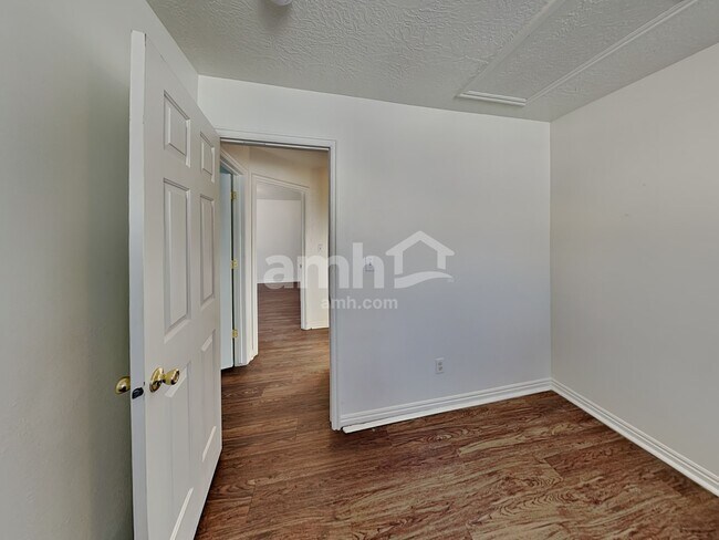 Building Photo - 651 Saddlebrook Dr