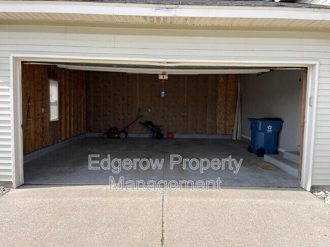 Building Photo - 3607 Deeprose Dr SE