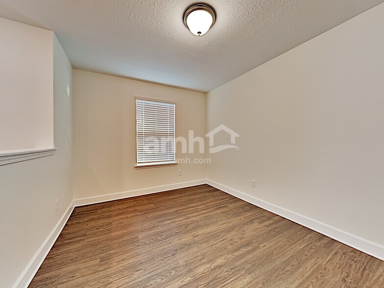 Building Photo - 8644 Highfield Ave