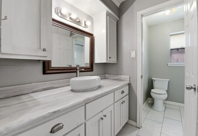 Building Photo - 7215 Ridge Oak Dr