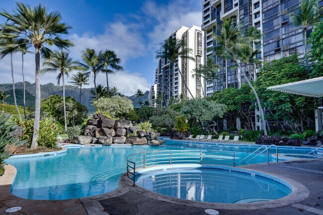 Building Photo - Hawaii Kai Condo with Resort-like Amenitie...