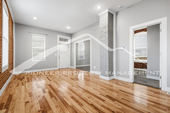 Building Photo - Charming Home with Washer/Dryer and Fenced Yard