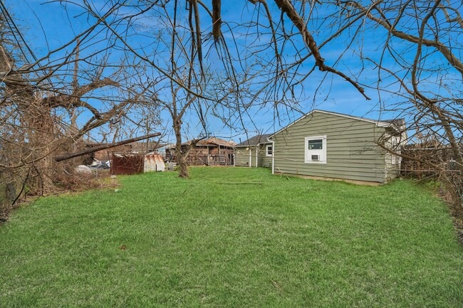 Building Photo - 10506 Sierra Dr