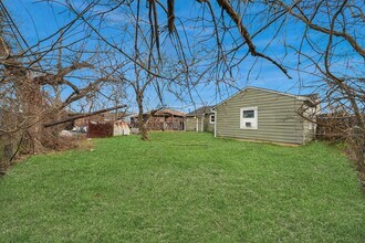 Building Photo - 10506 Sierra Dr