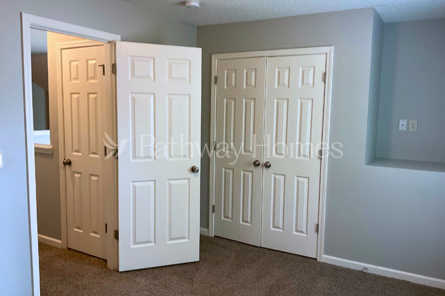 Building Photo - 229 Deodar Ln