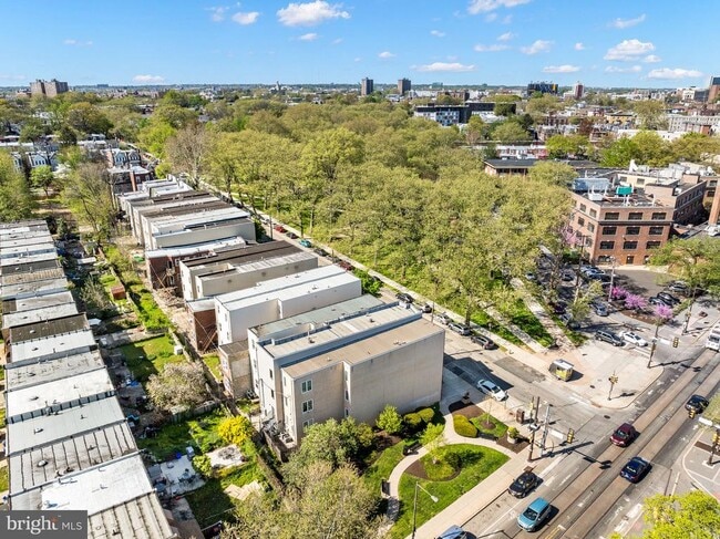 Building Photo - 1256 S 45th St