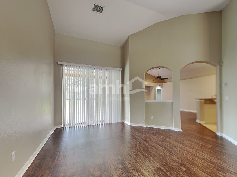 Building Photo - 9302 Dresden Pl