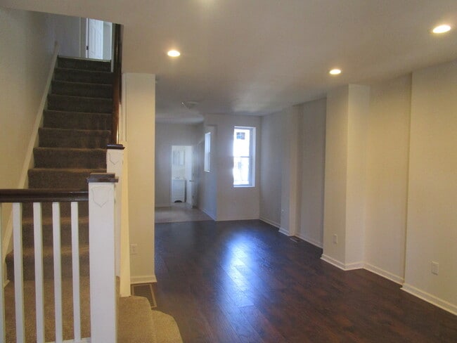 Building Photo - Remodeled Row - Oak Lane