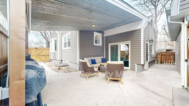 Building Photo - 3090 S Marion St