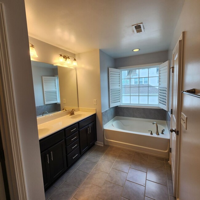 Building Photo - Townhome for Rent Durham