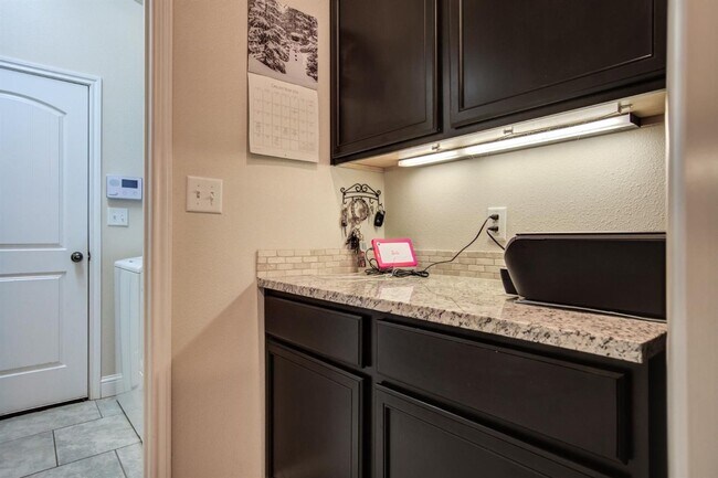 Building Photo - Spacious 4-Bedroom Home Available August 8...