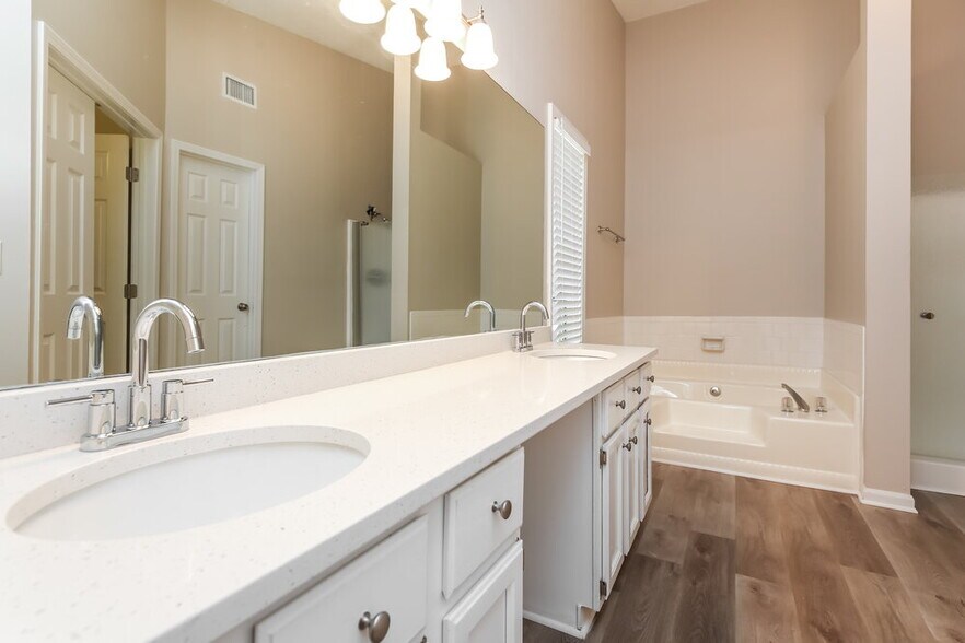 Building Photo - 1282 Bailing Dr